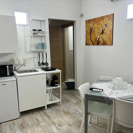 Apartamento L'Arco Di Porta Lecce Bríndisi Exterior foto