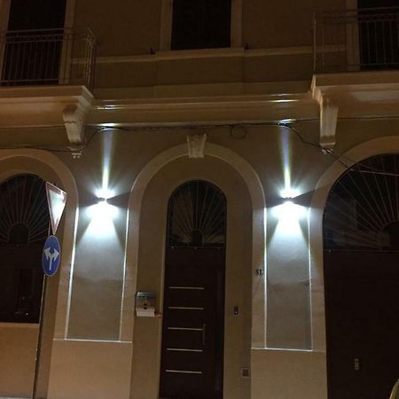Apartamento L'Arco Di Porta Lecce Bríndisi Exterior foto
